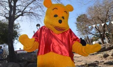 FIESTA PARA LOS NIÑOS: PLAZA BLANDA Y SOL BRILLANTE!