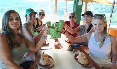 MUNAY JOVEN Y SONRIENTE