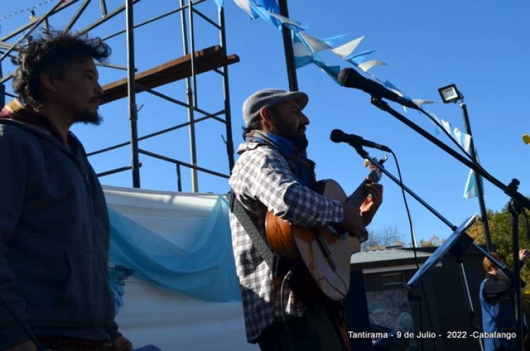 EL SOL DE CABALANGO BRILLÓ PARA CELEBRAR LA PATRIA